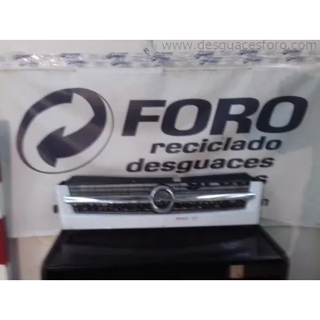 Rejilla Delantera OPEL MOVANO (una patilla rota) | Desguaces Foro