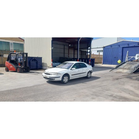 Despiece RENAULT LAGUNA II FASE I 2.0 i  - Imagen del coche