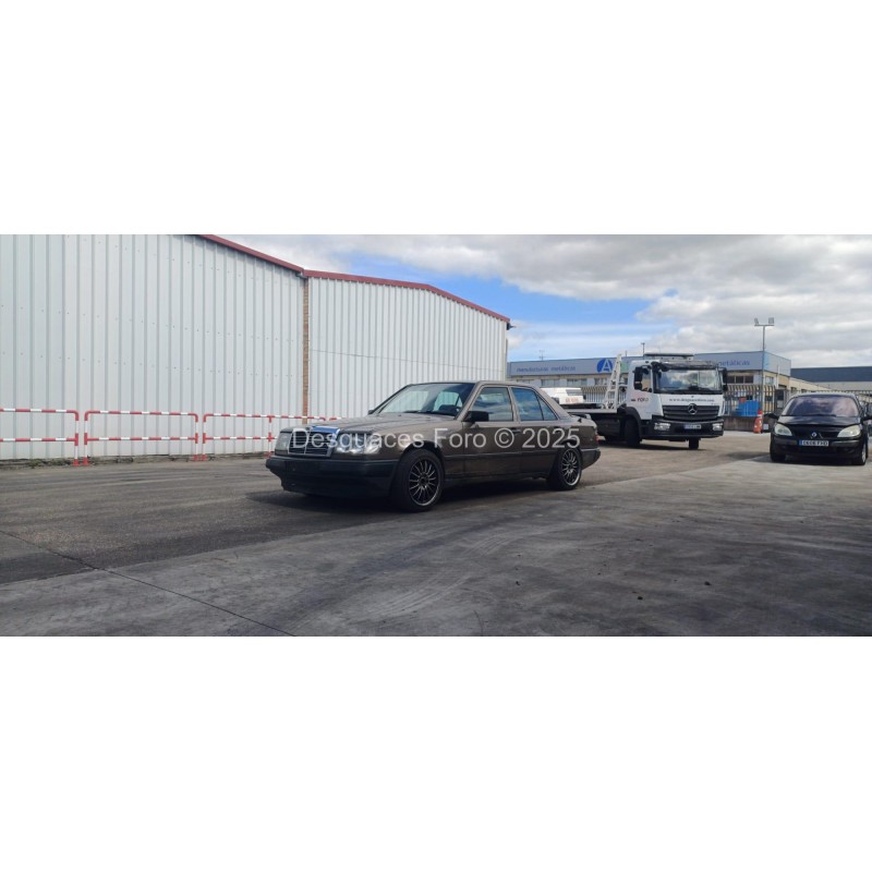 Despiece MERCEDES BENZ W124 E260 2.6 i  - Imagen del coche