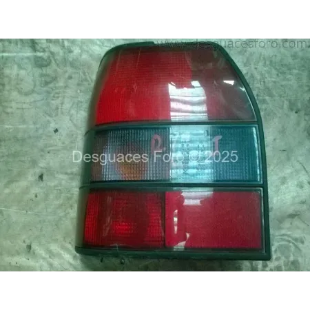 Piloto trasero izquierdo Renault 19 (cuatro puertas).