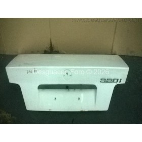 Portón trasero BMW 320 blanco.