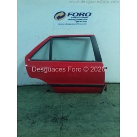 Puerta trasera derecha Skoda Felicia roja.