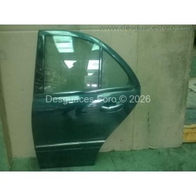 Puerta trasera izquierda Mercedes Clase C W203 gris.