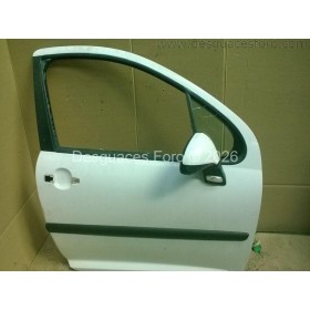 Puerta delantera derecha Peugeot 207 blanco.