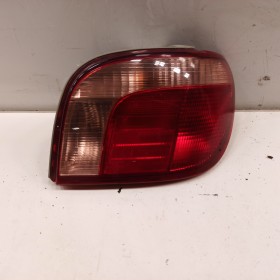 PILOTO TRASERO DERECHO TOYOTA YARIS