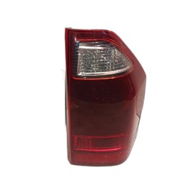 P3157 PILOTO TRASERO DERECHO MITSUBISHI MONTERO V60