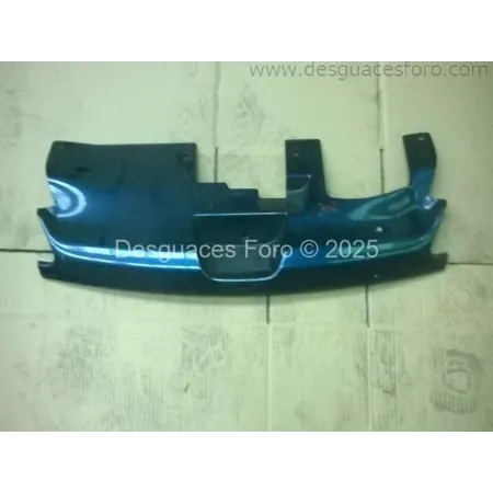 Rejilla delantera Peugeot 306 azul.